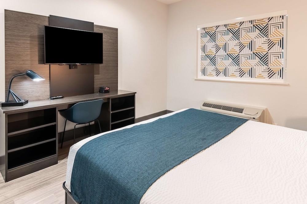 Deluxe Room, 1 Queen Bed, Non Smoking, Kitchenette - Photo 5
