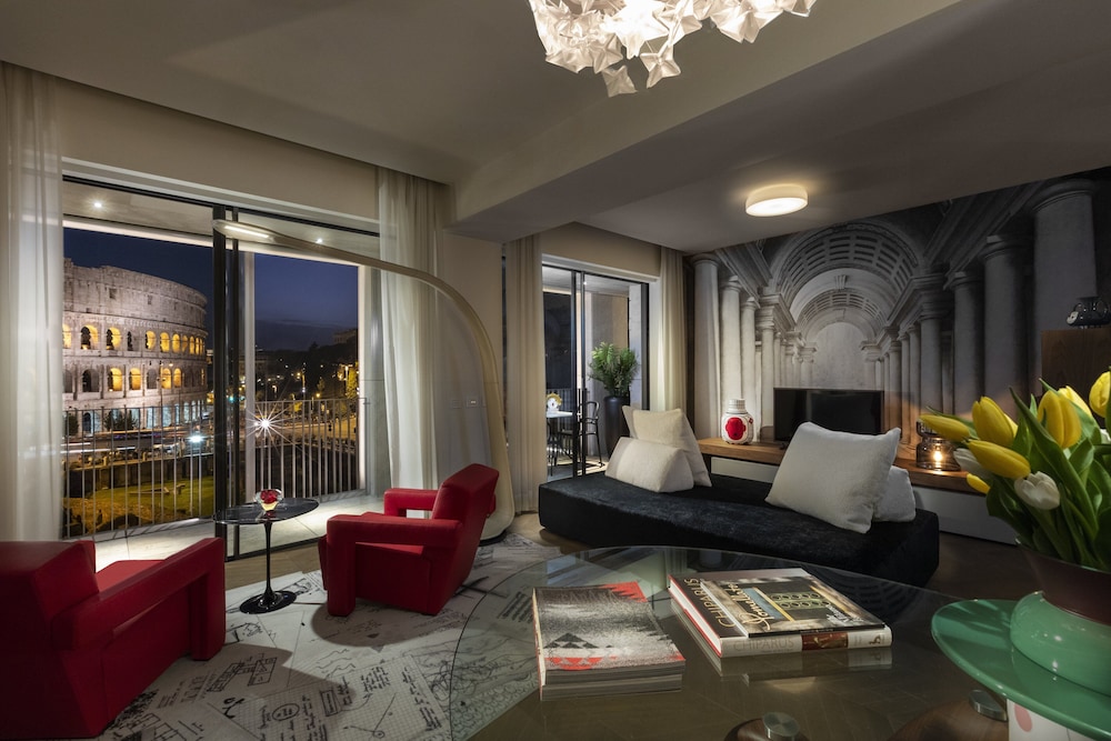 Suite Gallery (Colosseum View)