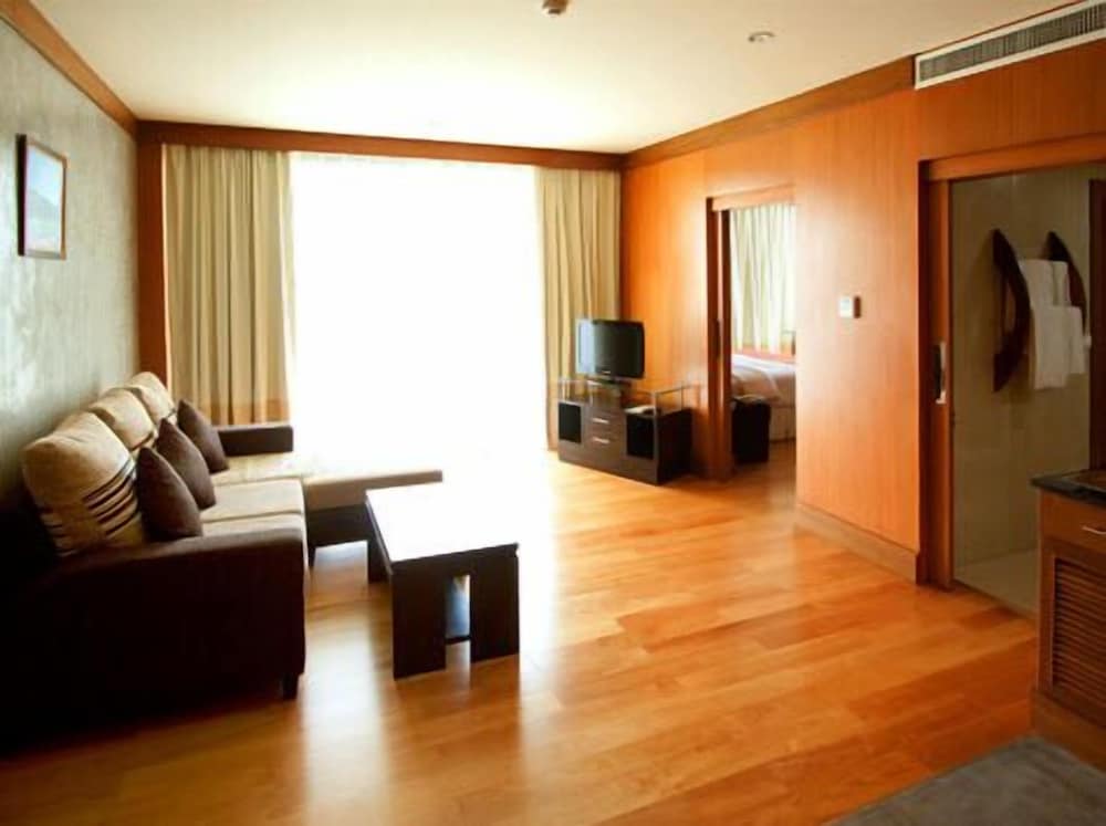 Suite, 1 King Bed, Balcony photo 3