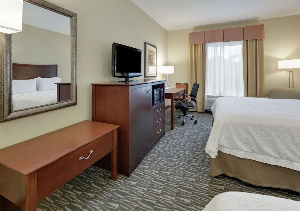 Deluxe Room, 2 Queen Beds, Non Smoking photo 3
