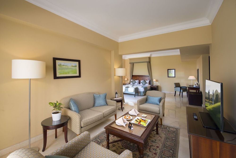 Executive Suite - Photo 4