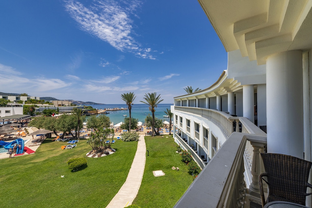 Standard Room Side Sea