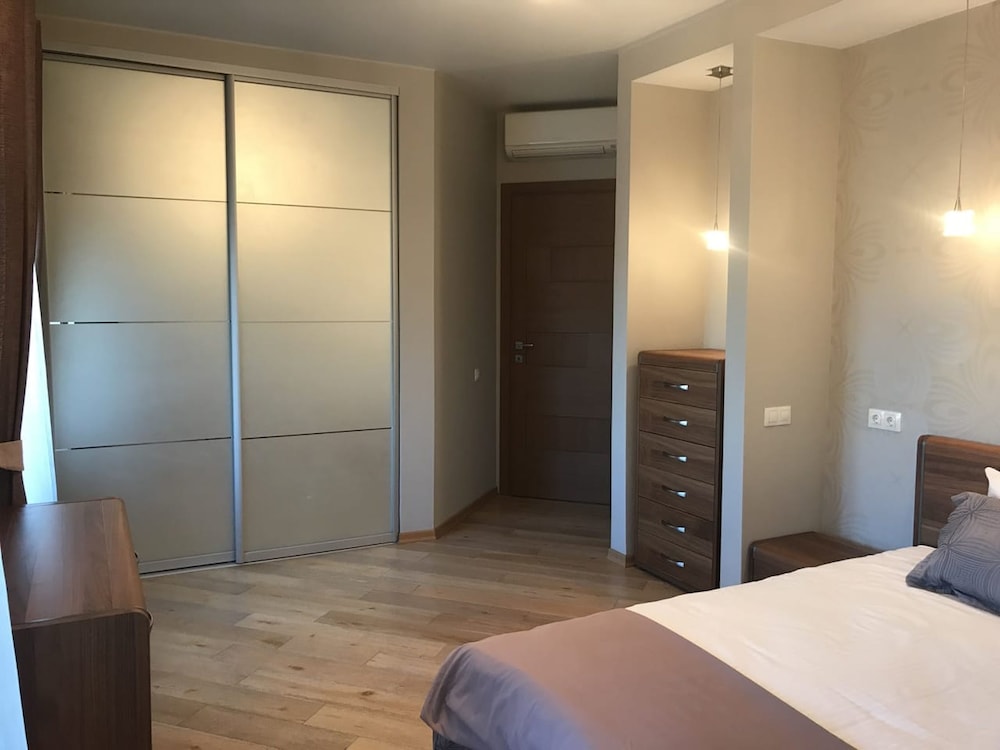 Apartment, Multiple Beds