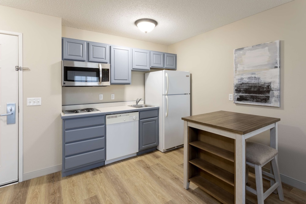 Suite, 2 Bedrooms, Accessible photo 2