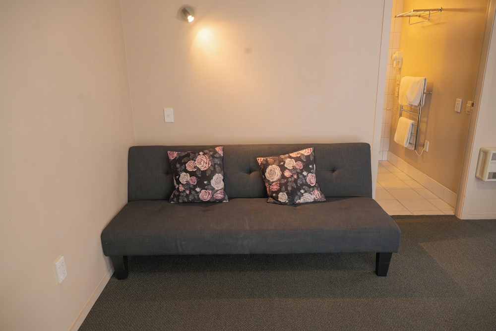 Executive Suite thumbnail 5