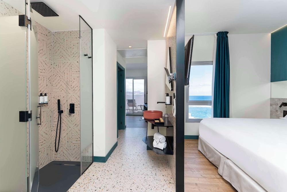 Junior Suite (2 Adults 1 Child)