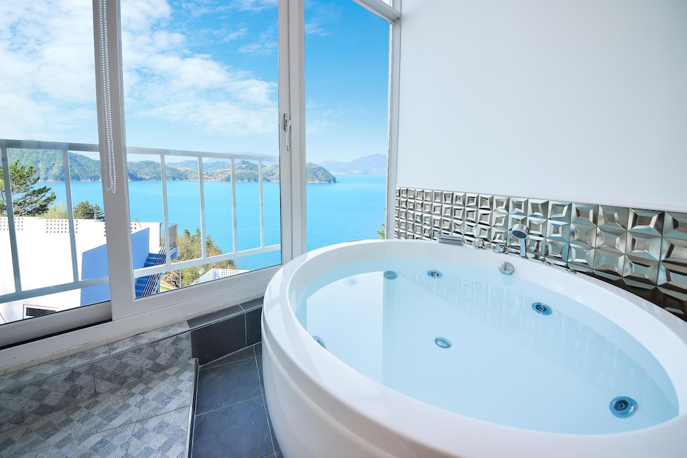 Basic Room, 1 Bedroom (F203 (Spa,Ocean View)) - Photo 5