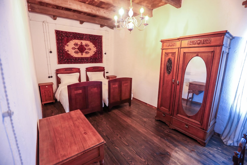 Deluxe Studio Suite