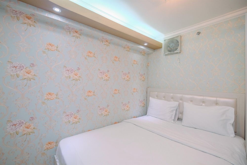 Room - Photo 16