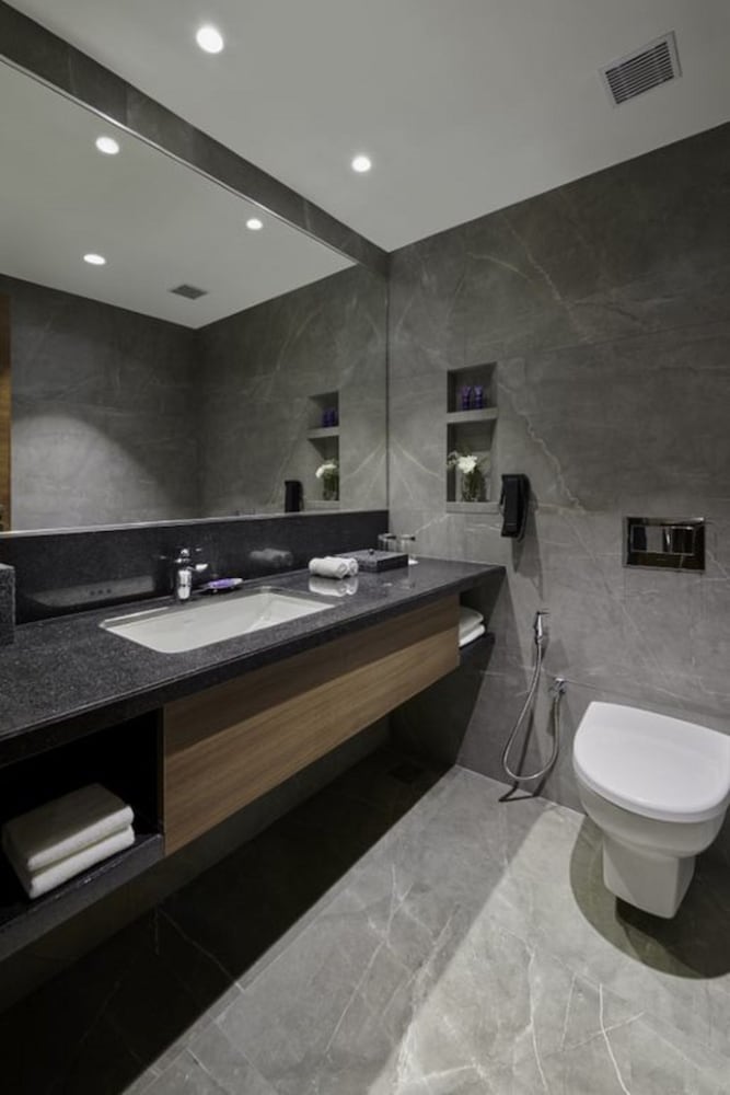 Deluxe Suite, 1 Bedroom (King Bed) - Photo 2