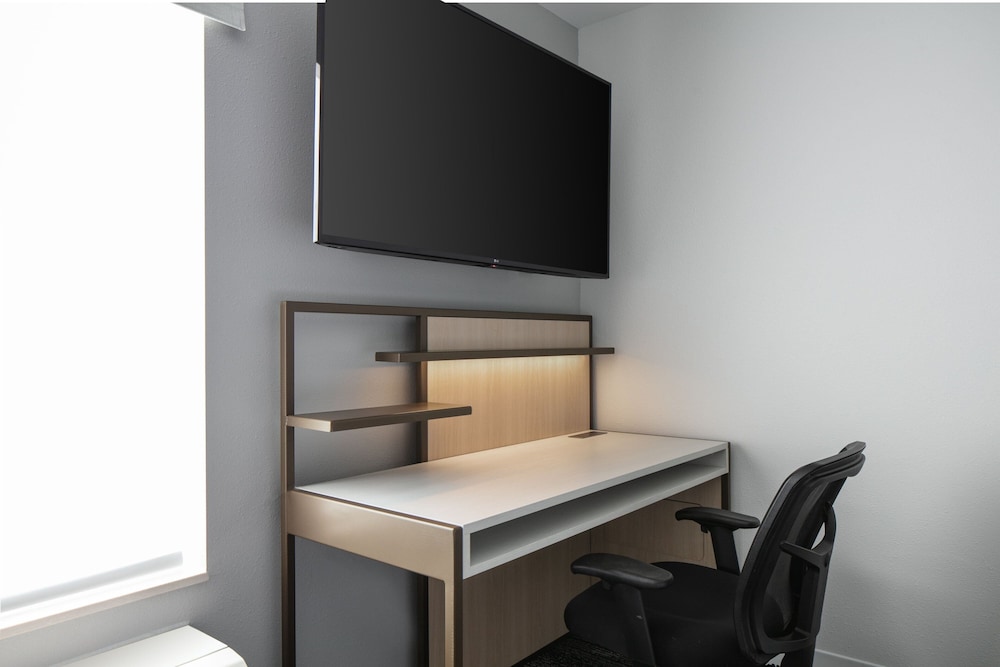 Studio, 1 King Bed with Sofa bed (Mobility Accessible, Tub) photo 3