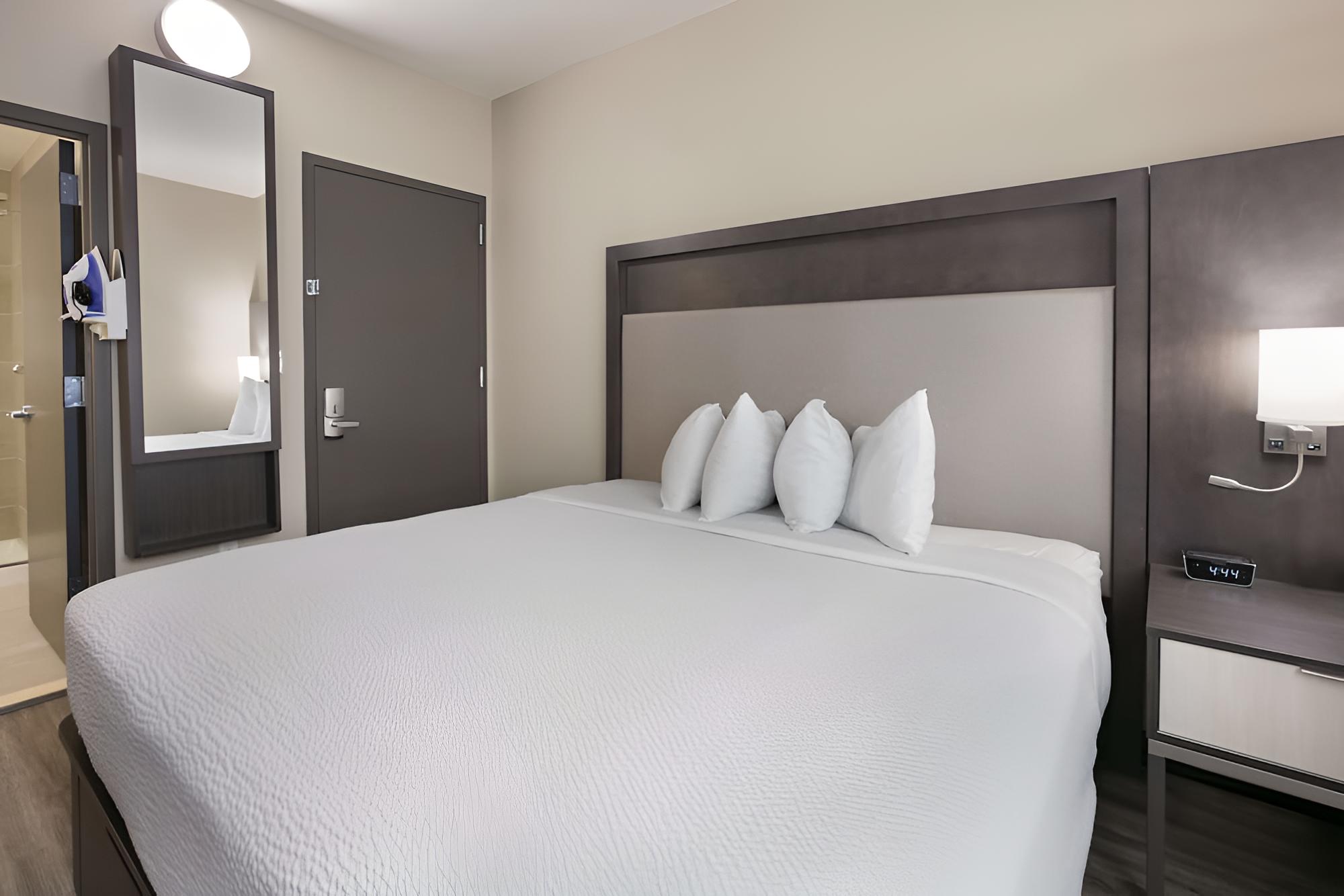 Standard Room, 1 Queen Bed, Non Smoking