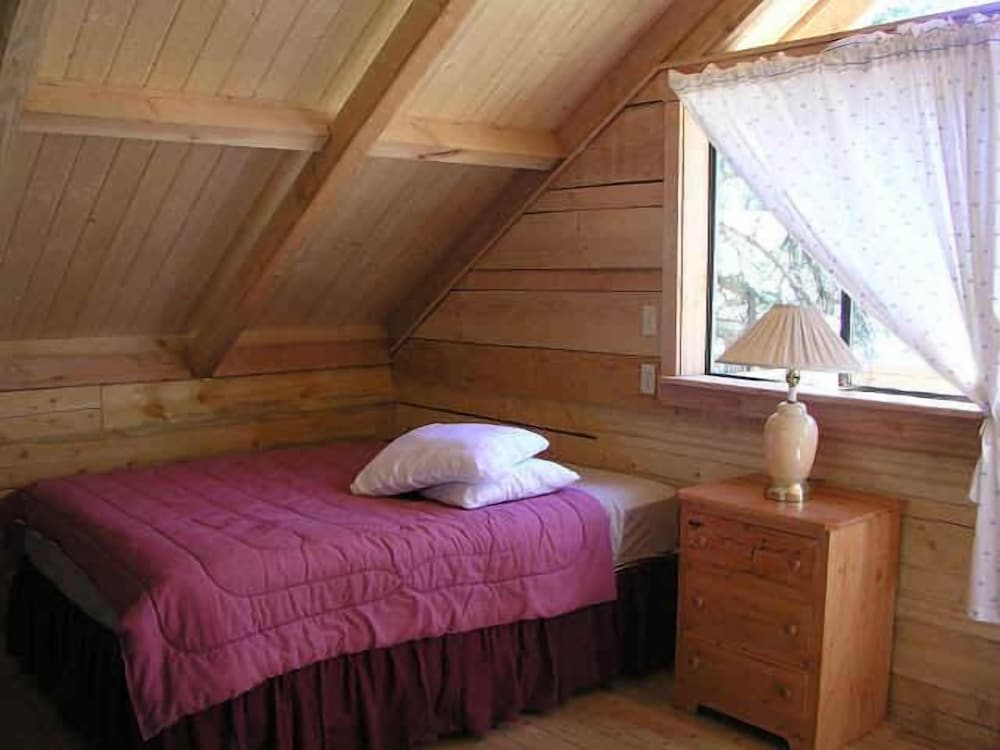 #32, Bobcat, 4 bed