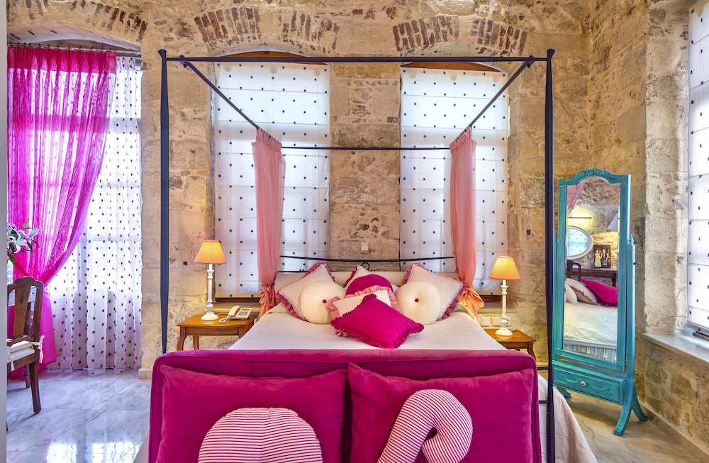 Executive Suite - Photo 16