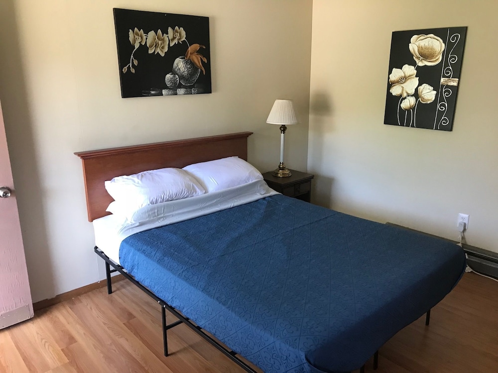 Standard Room, 1 Queen Bed, Non Smoking, Mountain View photo 1