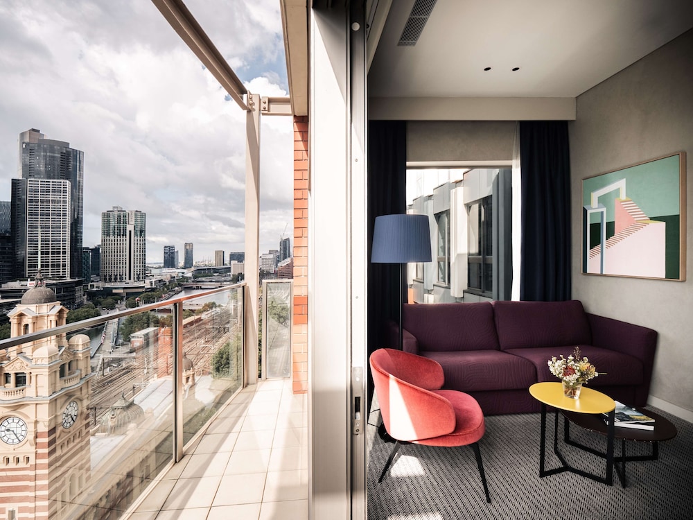 Suite, 1 King Bed, Balcony (Yarra View) - Photo 4