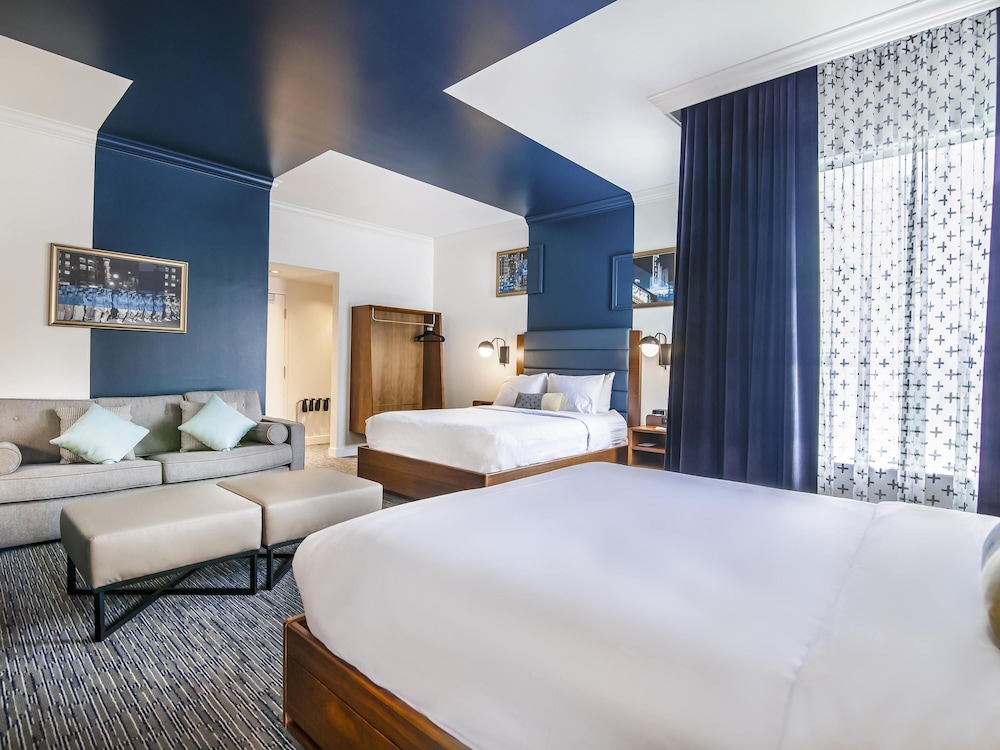 Junior Suite, 2 Queen Bed with Sofa bed, City View