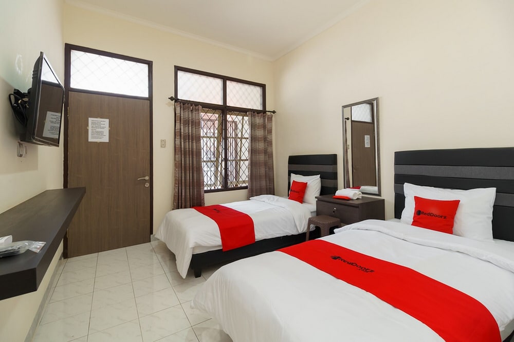 Twin Room (Reddoorz)