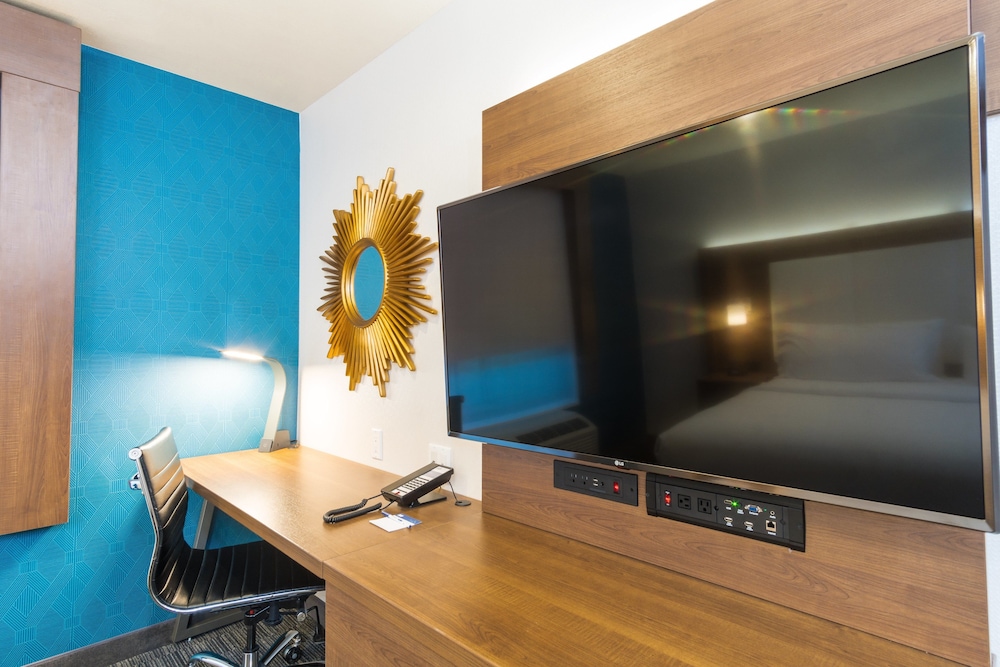 Standard Room, 1 King Bed, Accessible (Communications Accessible)