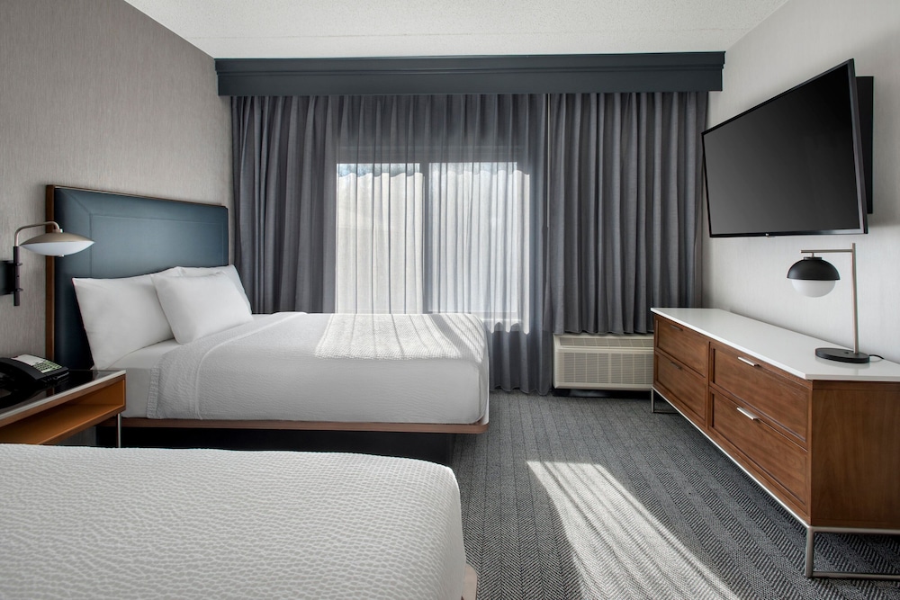 Room, 2 Queen Beds (Mobility Accessible, Tub) - Photo 3
