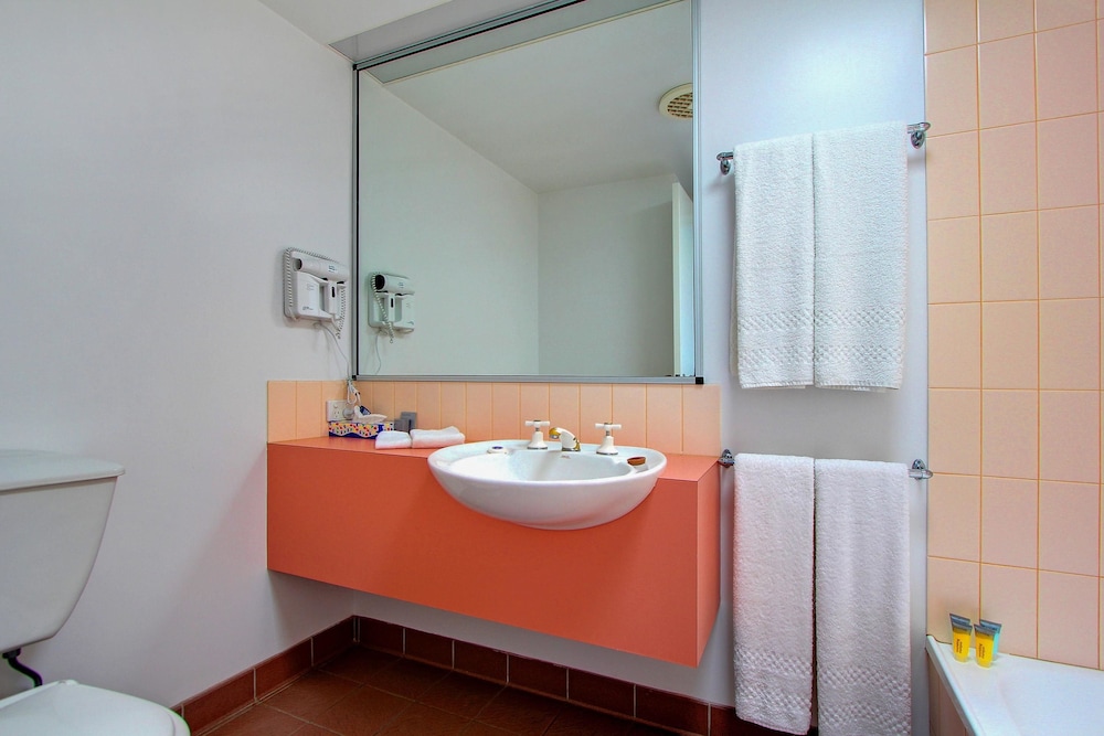 Room, Multiple Beds - Photo 7