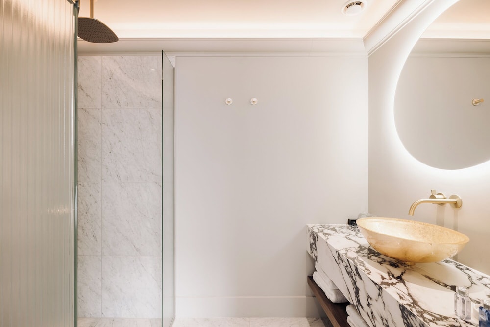 Room (Merchant Streeview)