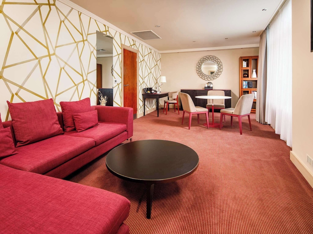 Superior Room, 1 Queen Bed photo 3