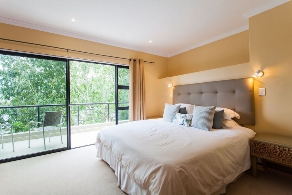 Standard House photo 3