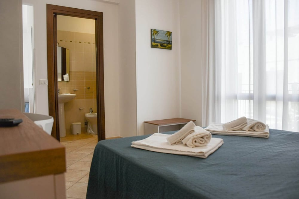 Deluxe Triple Room, 1 Bedroom - Photo 10