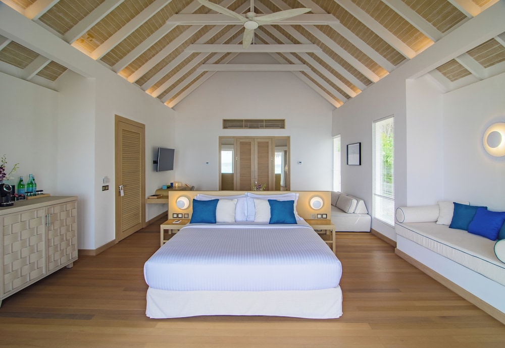 Deluxe Beach Villa With Pool - 7 Night Free photo 3
