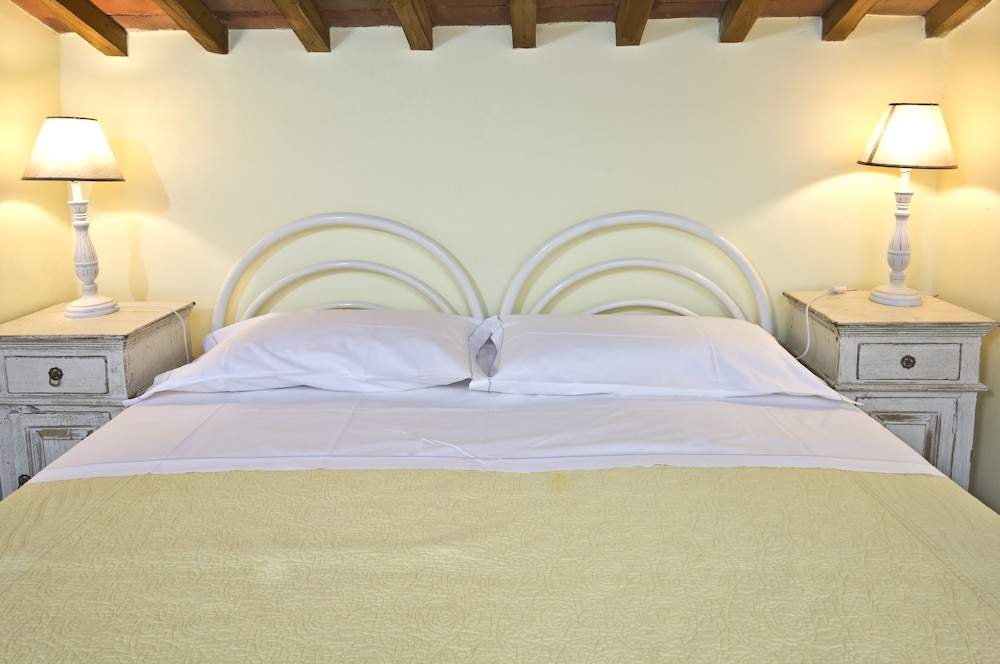 Double or Twin Room, Shared Bathroom