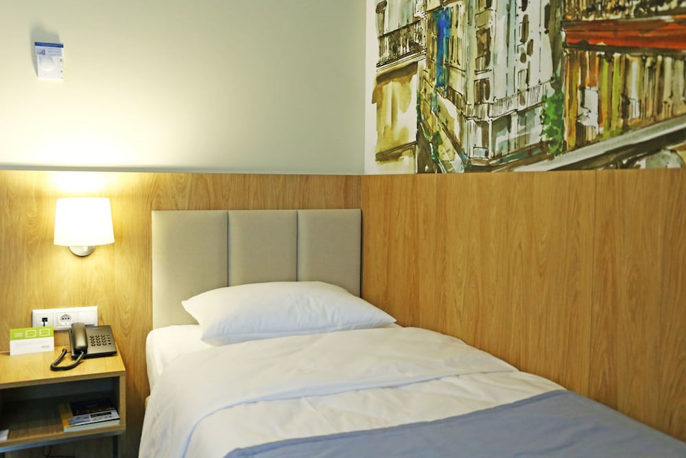 Standard Single Room, 1 Twin Bed, Microwave, City View photo 3