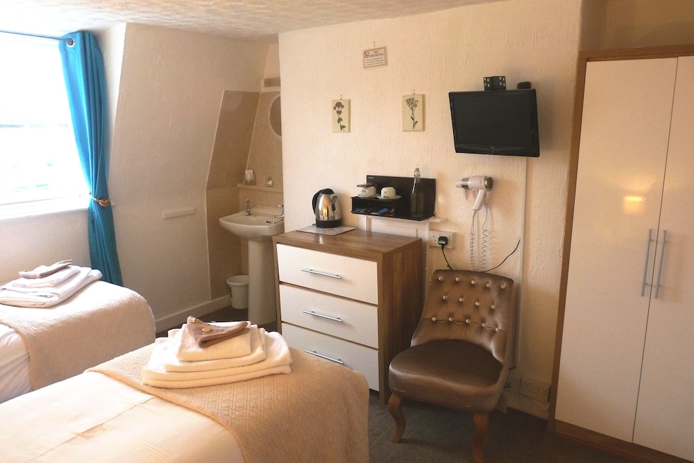 Double or Twin Room, Private Bathroom, Harbor View (Room6)