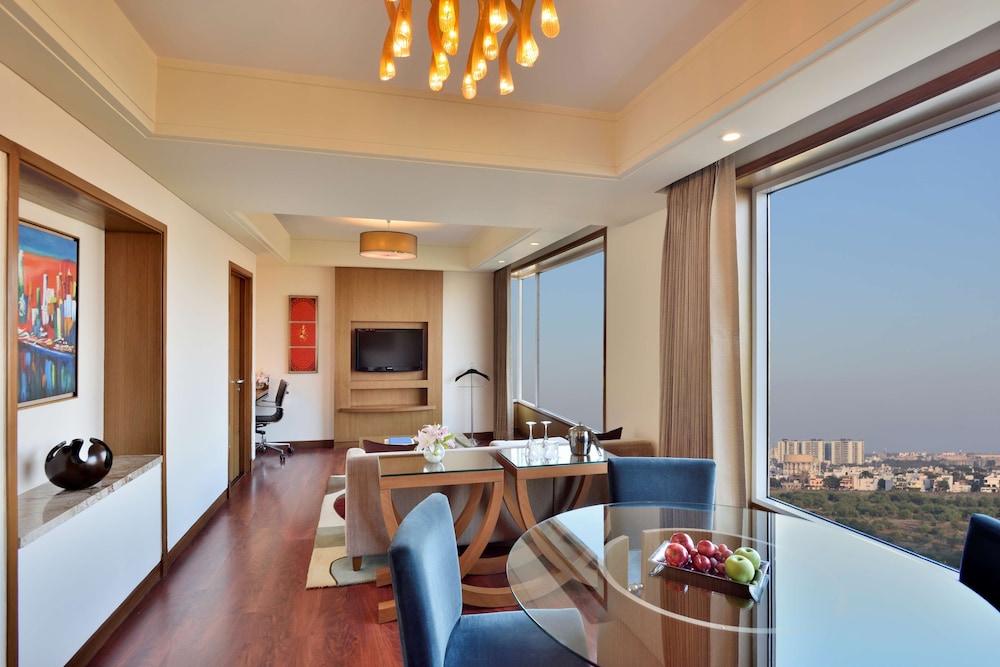 Suite, 1 Bedroom (Whirlpool) - Photo 10