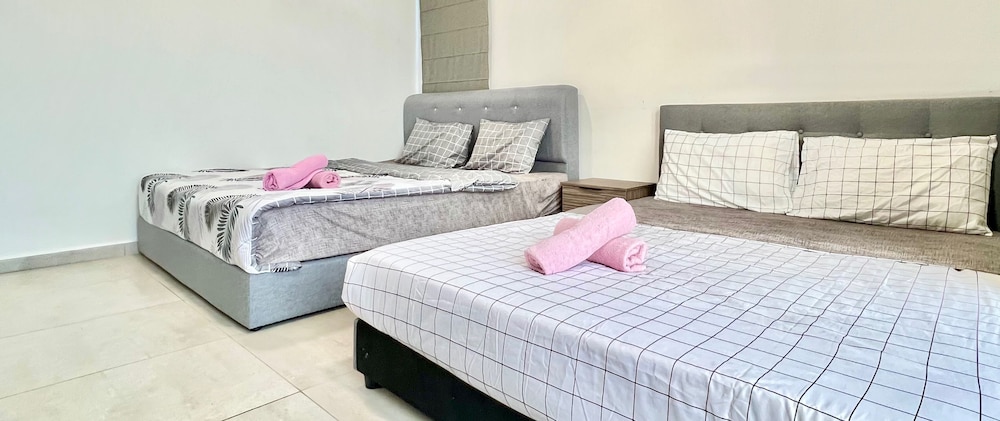 Premier Apartment, 3 Bedrooms, Balcony, Sea View photo 3