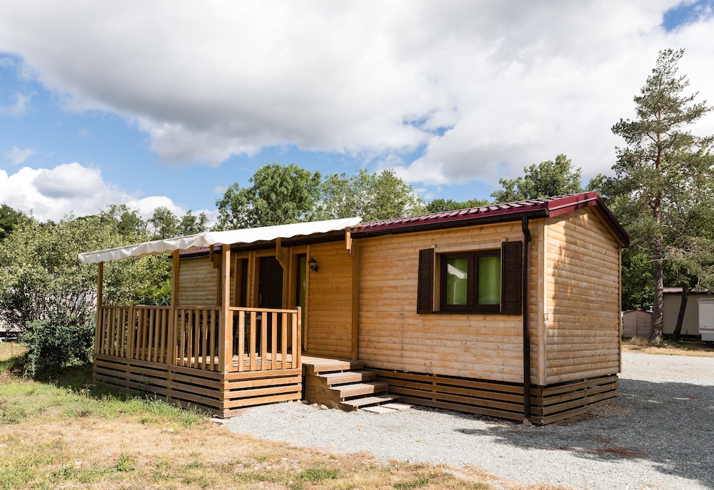 Mobile Home, 2 Bedrooms - Photo 3