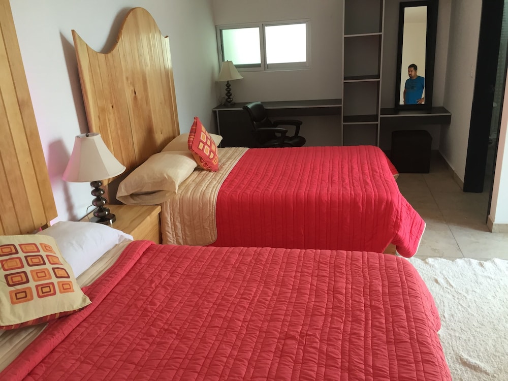Family Double Room, 2 Queen Beds, Accessible, Garden View photo 2