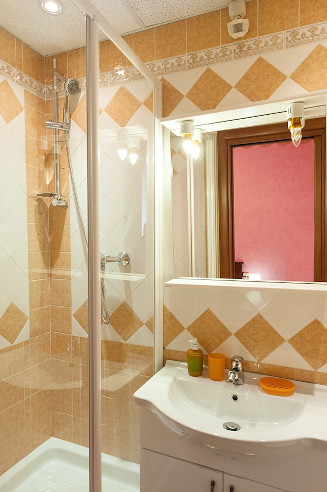 Studio Suite, Jetted Tub photo 2