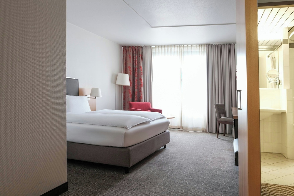 Standard Room, 1 Queen Bed - Photo 16