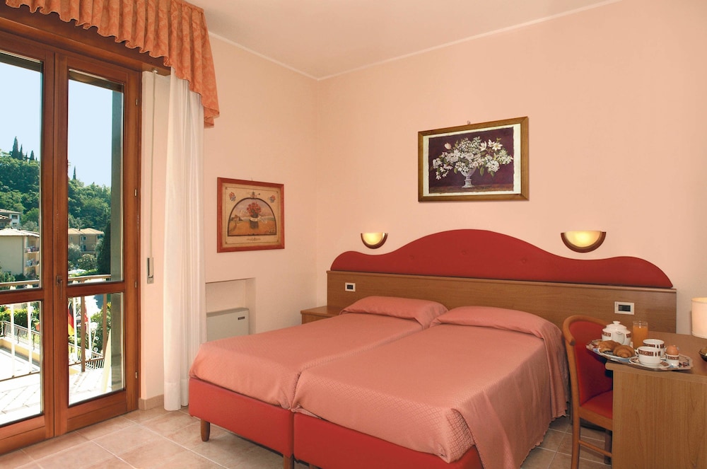 Standard Double Room, Lake View photo 1