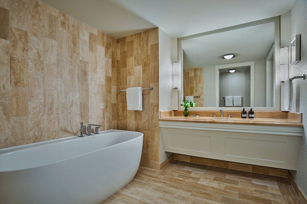 Lido Balcony Suite - Photo 5