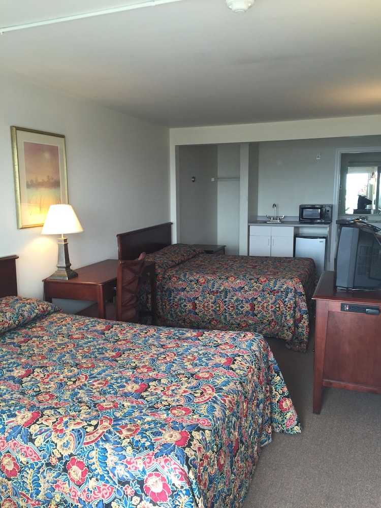 Standard Room, 2 Double Beds photo 3