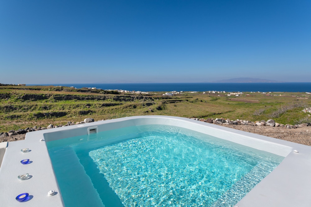 Deluxe Suite One Bedroom Sea View with Plunge Pool - Photo 10