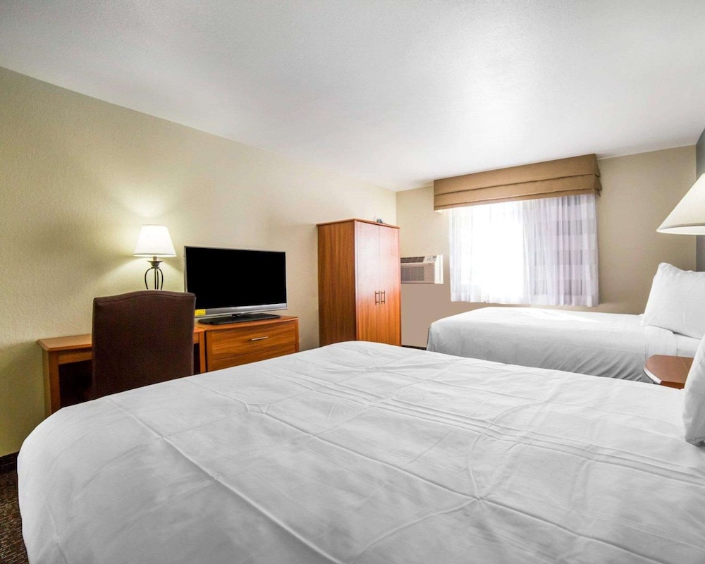 Standard Room, 2 Double Beds, Non Smoking - Photo 3