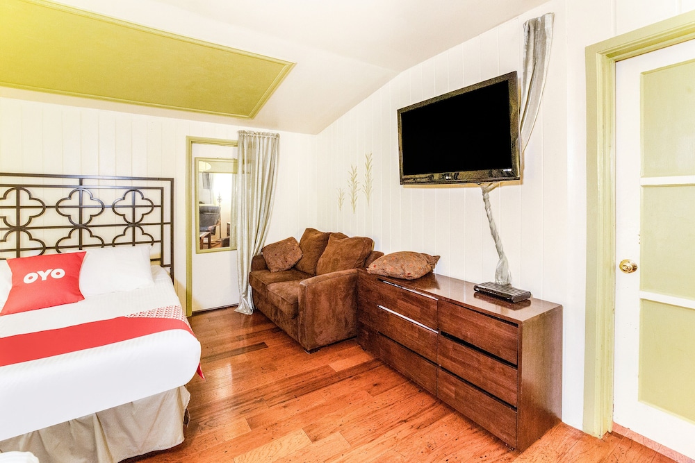 Premium 2 Queen Bed with Pull Out photo 1
