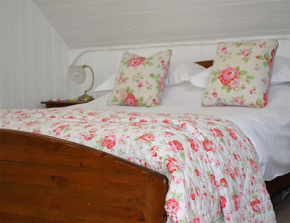 Room, 1 King Bed (Hawkstone - Large) photo 1