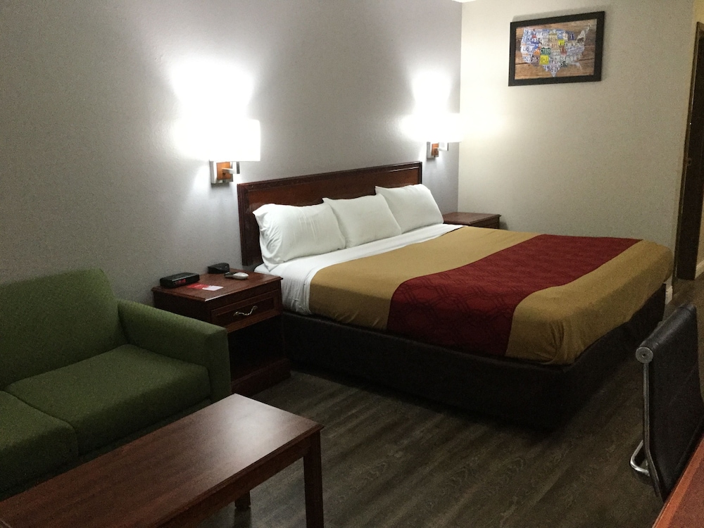 Standard Room, 2 Queen Beds, Non Smoking - Photo 6