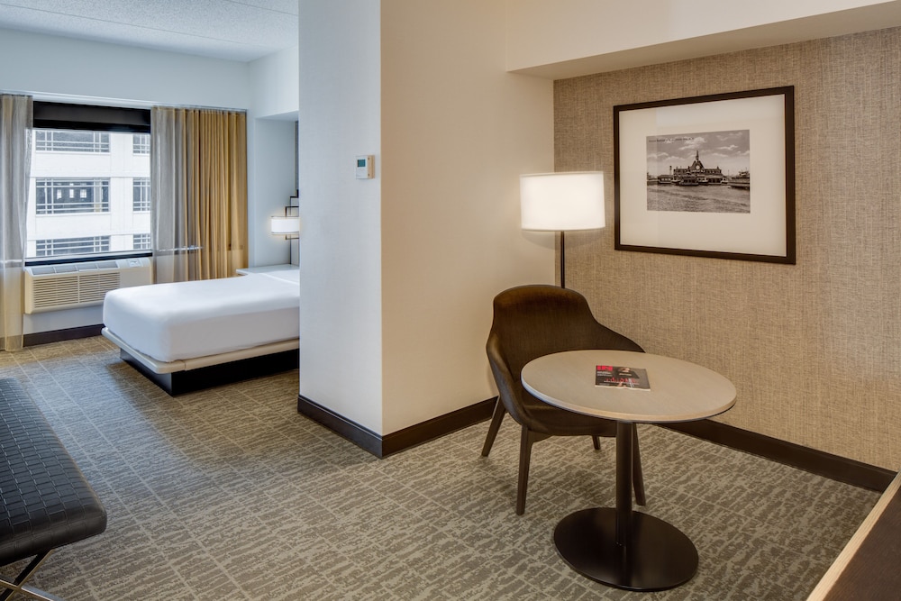Junior Suite, with Bathtub, Accessible - Photo 4
