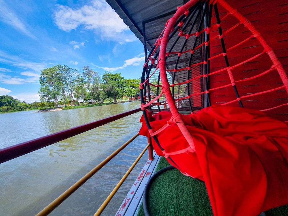 Deluxe River View Raft photo 3