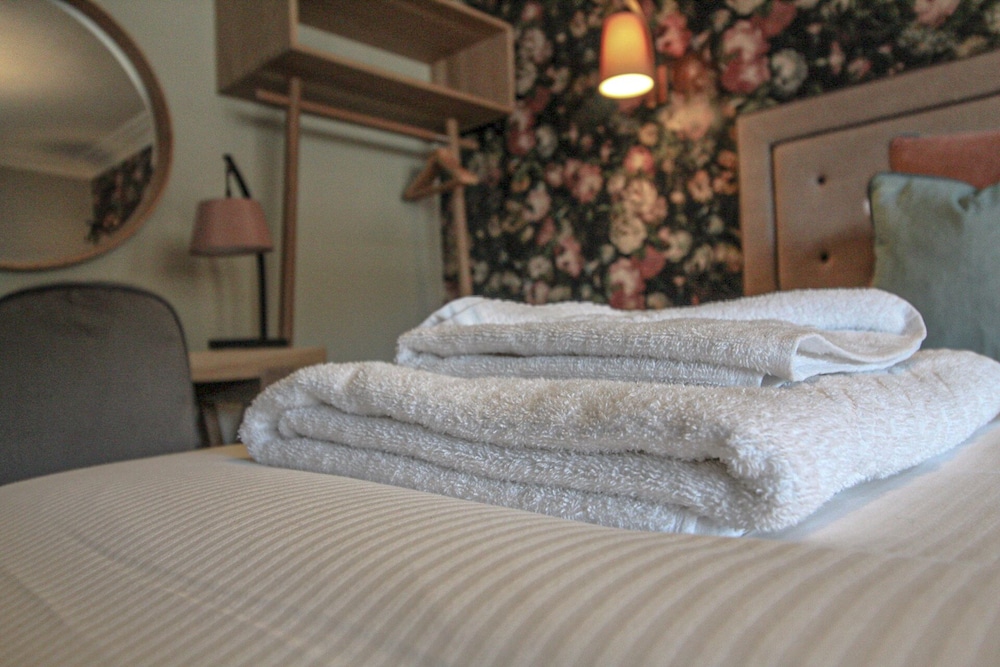 Superior Double Room, Ensuite - Photo 10